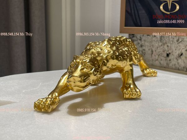 Quà tặng mạ vàng: Tượng con báo bằng đồng dát vàng 24k