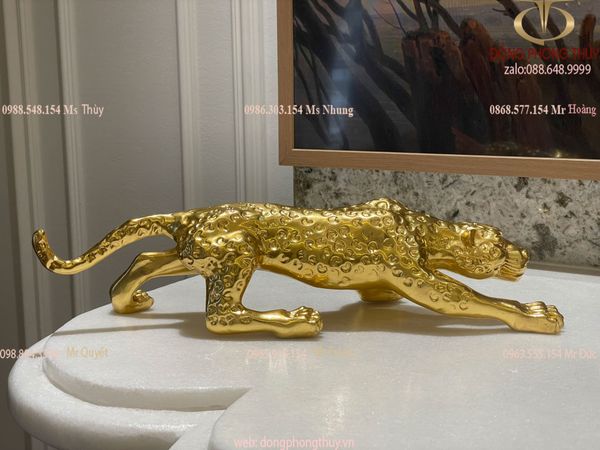 Quà tặng mạ vàng: Tượng con báo bằng đồng dát vàng 24k