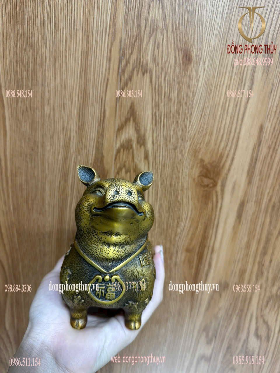Tượng heo bằng đồng
