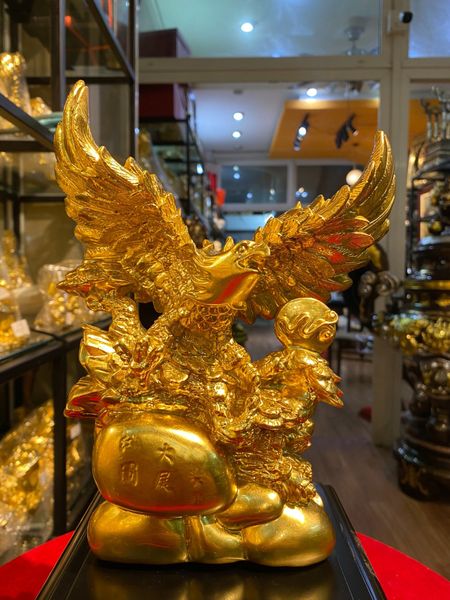 Quà tặng sếp: Tượng đại bàng dát vàng 24k cao 24 ngang 20 sâu 7,5cm nặng 2kg
