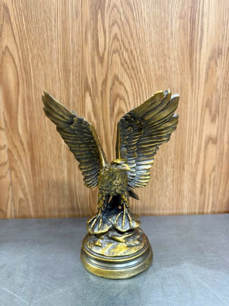Tượng đại bàng bằng đồng