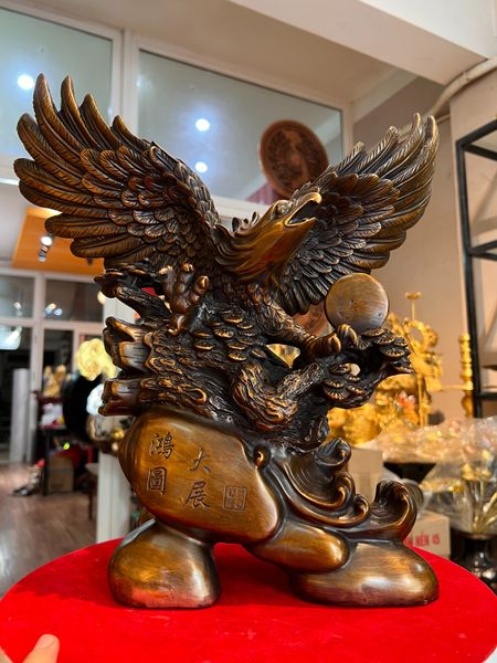 Quà tặng sếp: Tượng đại bàng bằng đồng hun Cao 40 ngang 37 sâu 12.5 nặng 9.7 kg