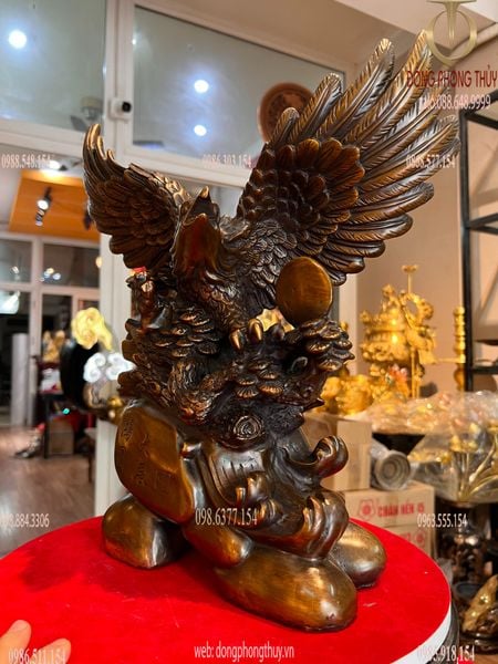 Quà tặng sếp: Tượng đại bàng bằng đồng hun Cao 40 ngang 37 sâu 12.5 nặng 9.7 kg