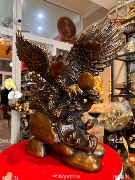 Quà tặng sếp: Tượng đại bàng bằng đồng hun Cao 40 ngang 37 sâu 12.5 nặng 9.7 kg