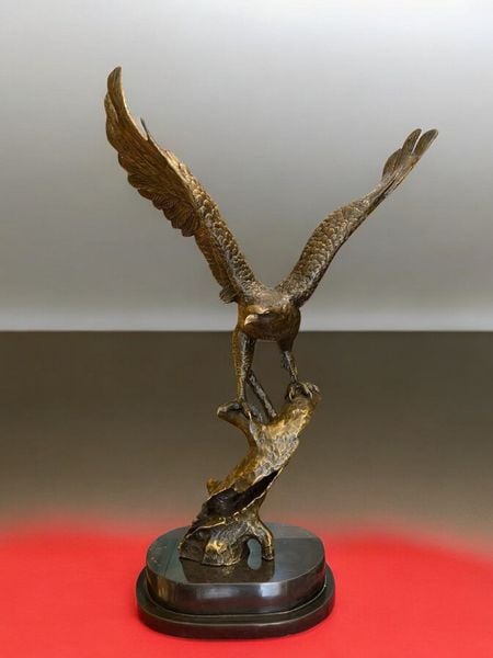 Quà tặng sếp: tượng đại bàng bằng đồng cao 72cm ngang 47cm nặng 15kg