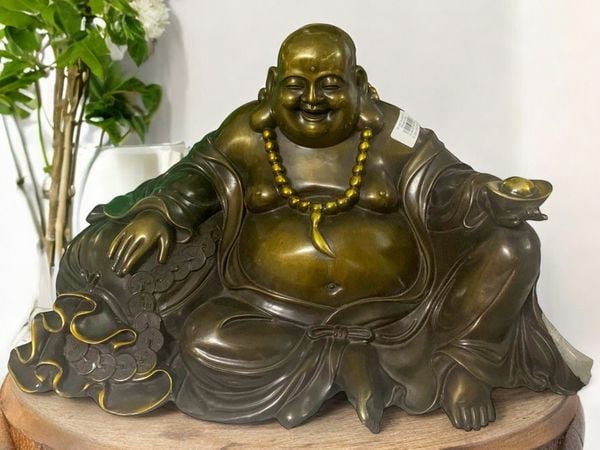 Tượng phật di lặc dựa bị màu Nâu Cao 22 ngang 38 nặng 9kg