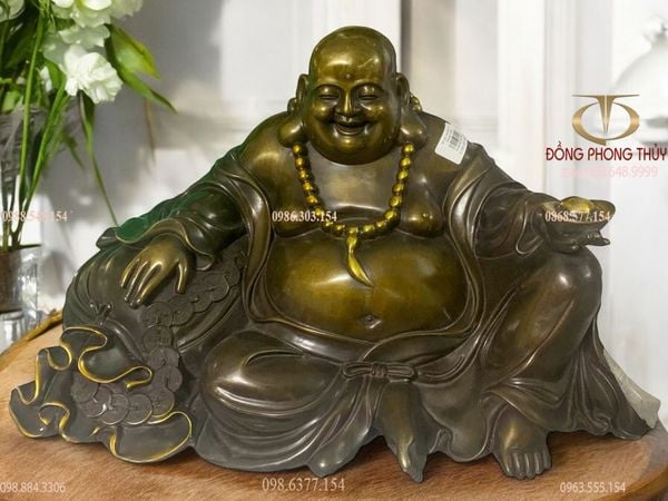 Tượng phật di lặc dựa bị màu Nâu Cao 22 ngang 38 nặng 9kg