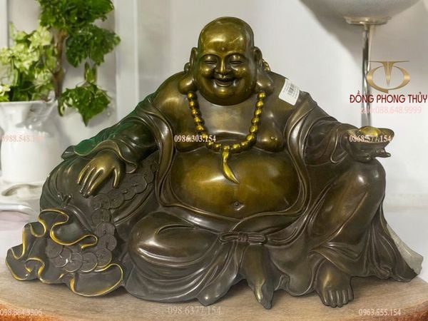 Tượng phật di lặc dựa bị màu Nâu Cao 22 ngang 38 nặng 9kg