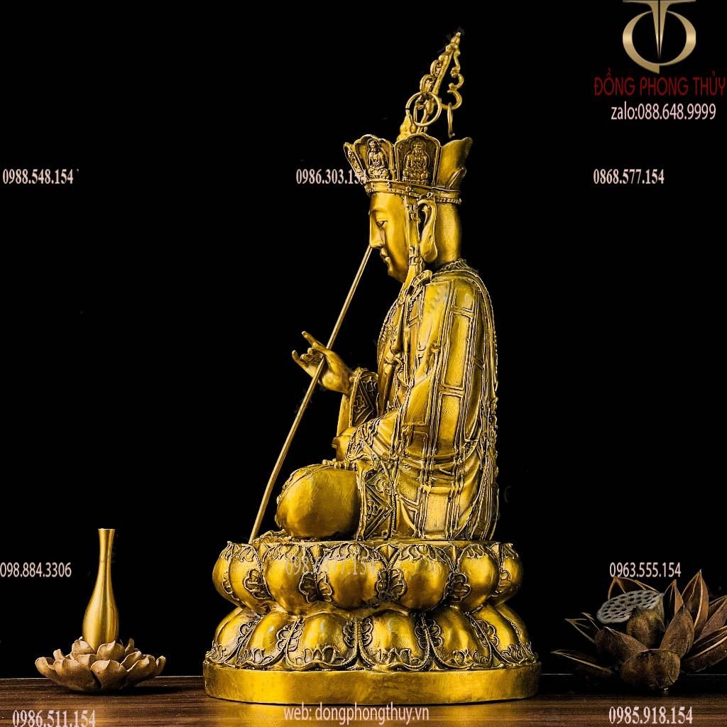 Tượng địa tạng vương tọa đài sen