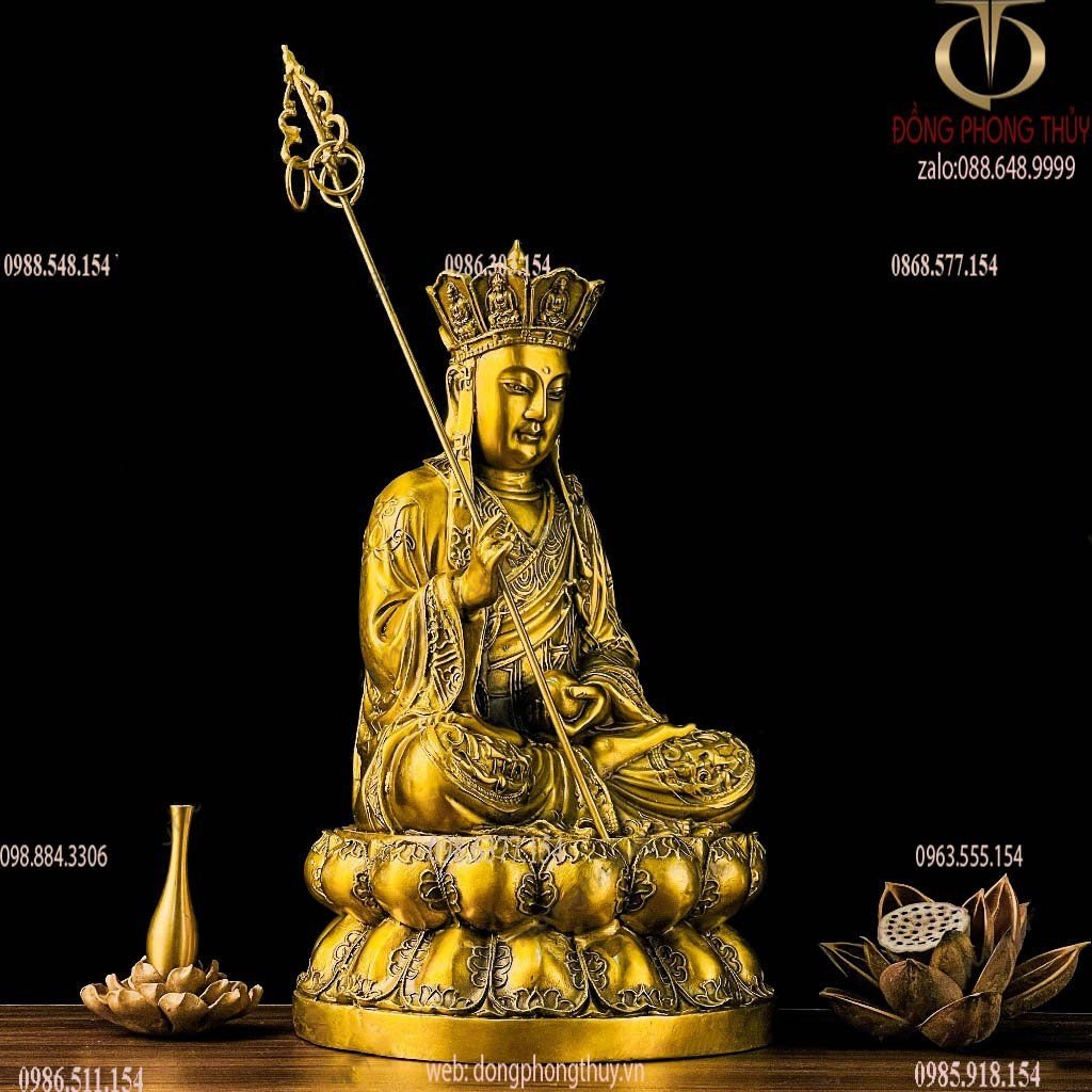 Tượng địa tạng vương tọa đài sen
