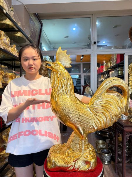 Tượng gà bằng đồng dát vàng 24K Cao 69 ngang đế 28 sâu 17 ngang đuôi 50 nặng 16,4kg