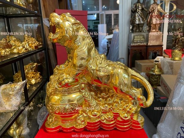 Quà tặng mạ vàng: Tượng hổ mạ vàng 24k ôm hũ tiền bằng đồng