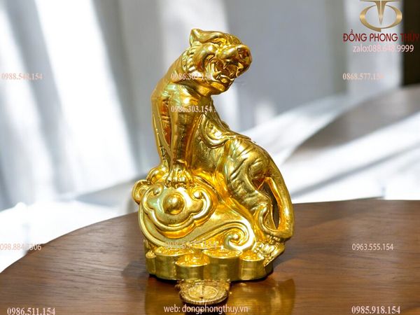 Quà tặng sếp tượng hổ phong thủy bằng đồng mạ vàng 24k