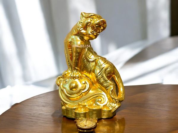 Quà tặng sếp tượng hổ phong thủy bằng đồng mạ vàng 24k