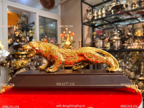 Quà tặng mạ vàng: Tượng hổ dát vàng 24k
