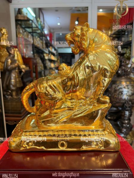 Tượng hổ bằng đồng vạn sự như ý dát vàng 24k cao 27 nặng 5kg chữ Việt