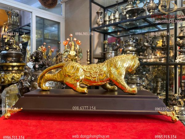 Quà tặng mạ vàng: Tượng hổ dát vàng 24k