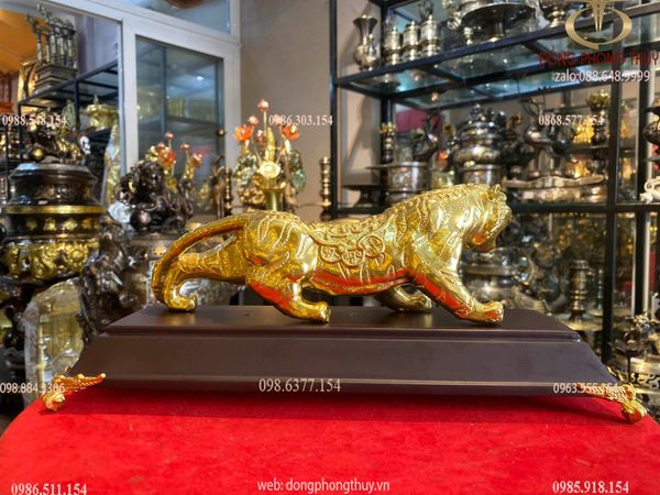 Quà tặng mạ vàng: Tượng hổ dát vàng 24k