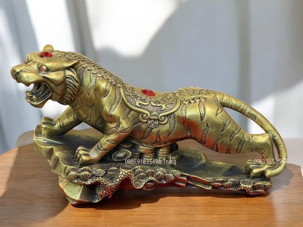 tượng hổ phong thủy đế tùng bằng đồng ngang 33cm