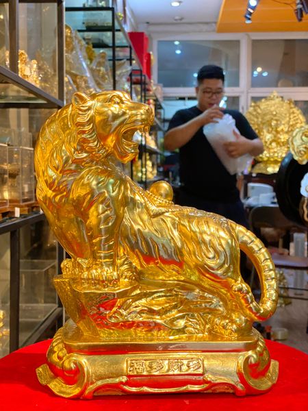 Quà tặng mạ vàng: Tượng Hổ dát vàng 24k