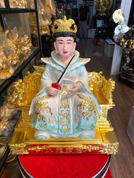 Tượng mẹ cửu thiên huyền nữ bằng đồng đỏ vẽ màu.