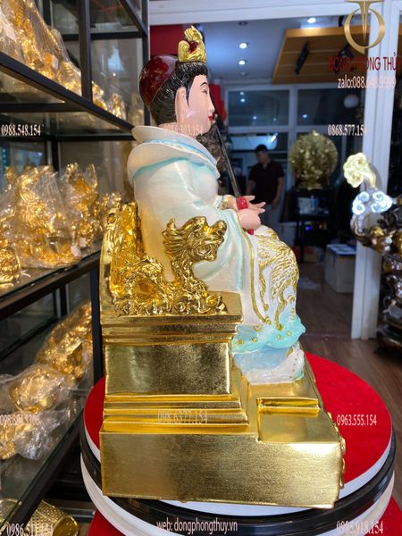 Tượng mẹ cửu thiên huyền nữ bằng đồng đỏ vẽ màu.