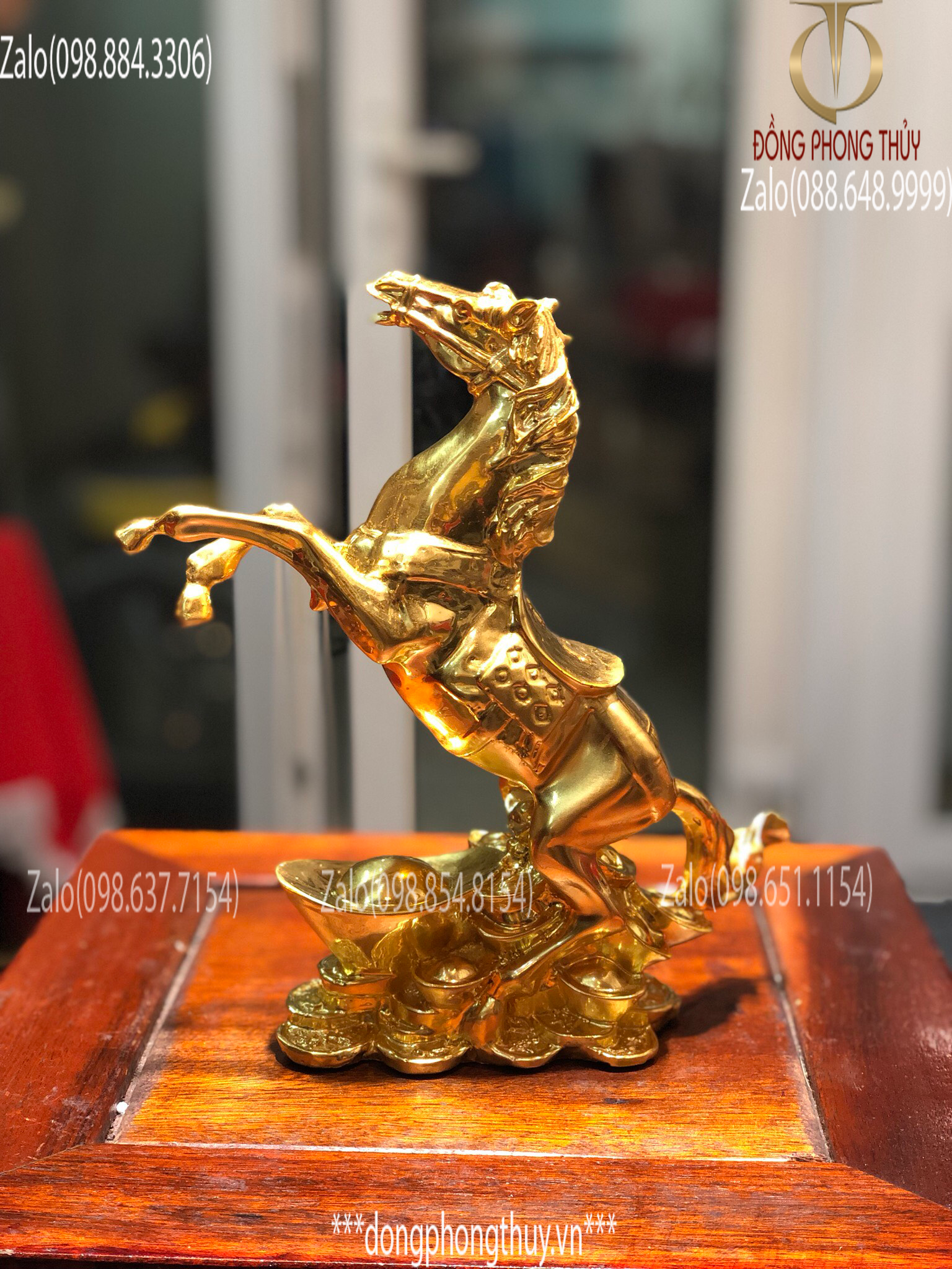 Tượng ngựa bằng đồng thếp vàng