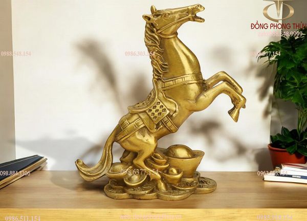 Tượng ngựa phong thủy bằng đồng để bàn cao 23 nặng 1,5kg