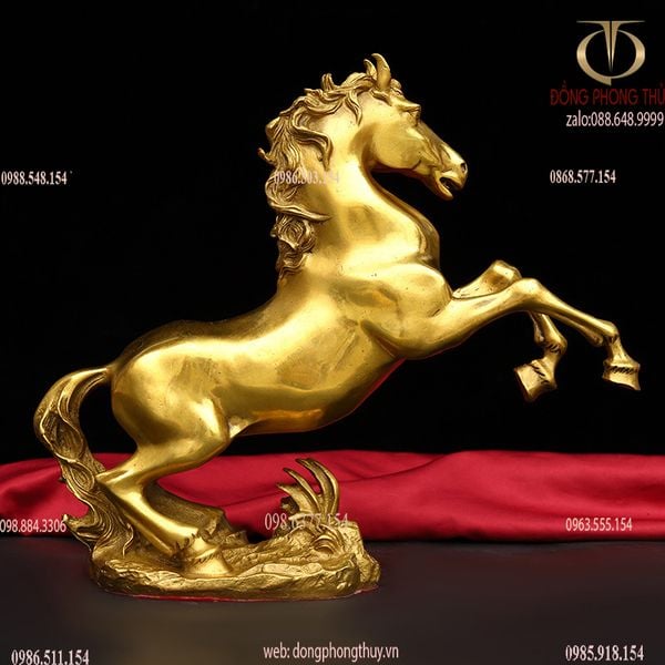 Tượng ngựa phong thủy bằng đồng để bàn