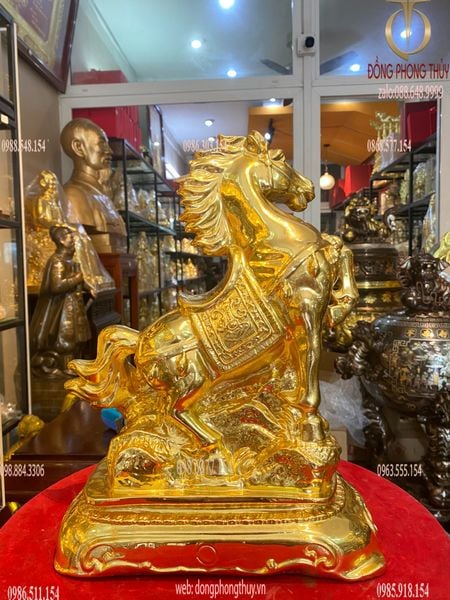 Tượng ngựa phong thủy dát vàng 24K