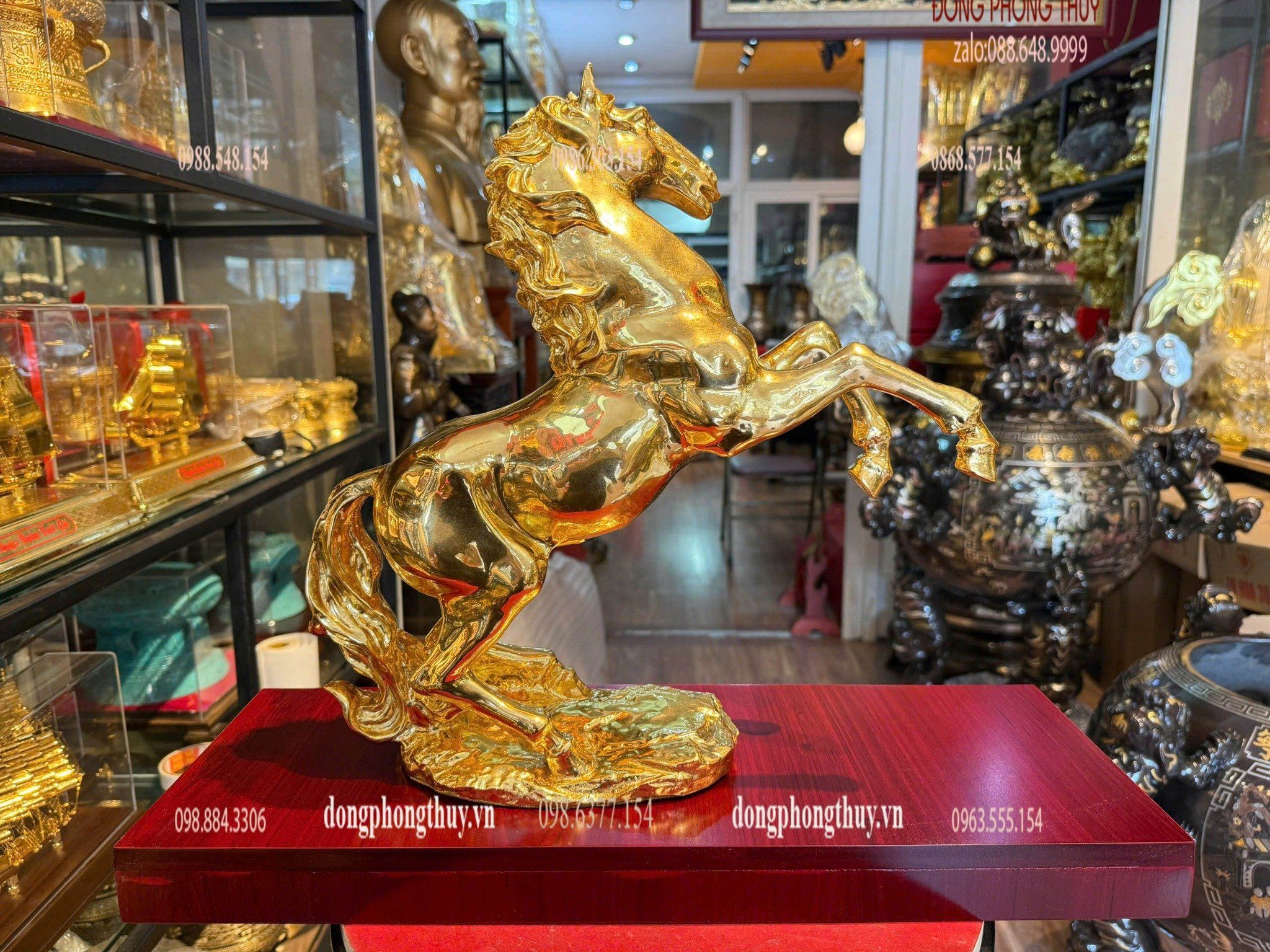 Tượng ngựa dát vàng 24k