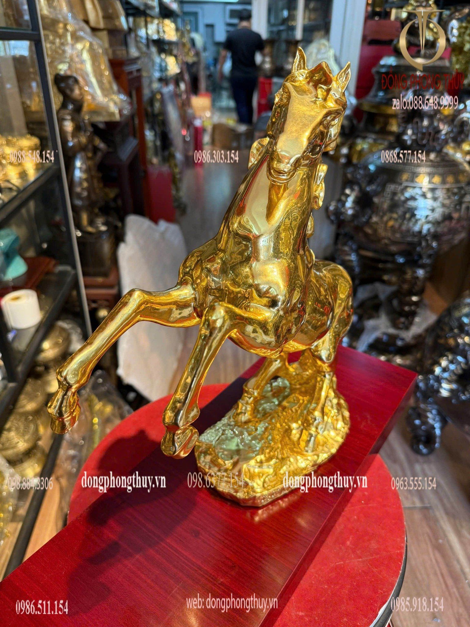 Tượng ngựa dát vàng 24k