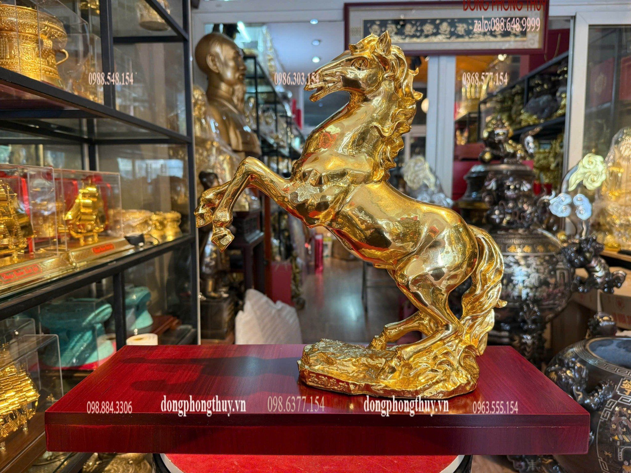 Tượng ngựa dát vàng 24k