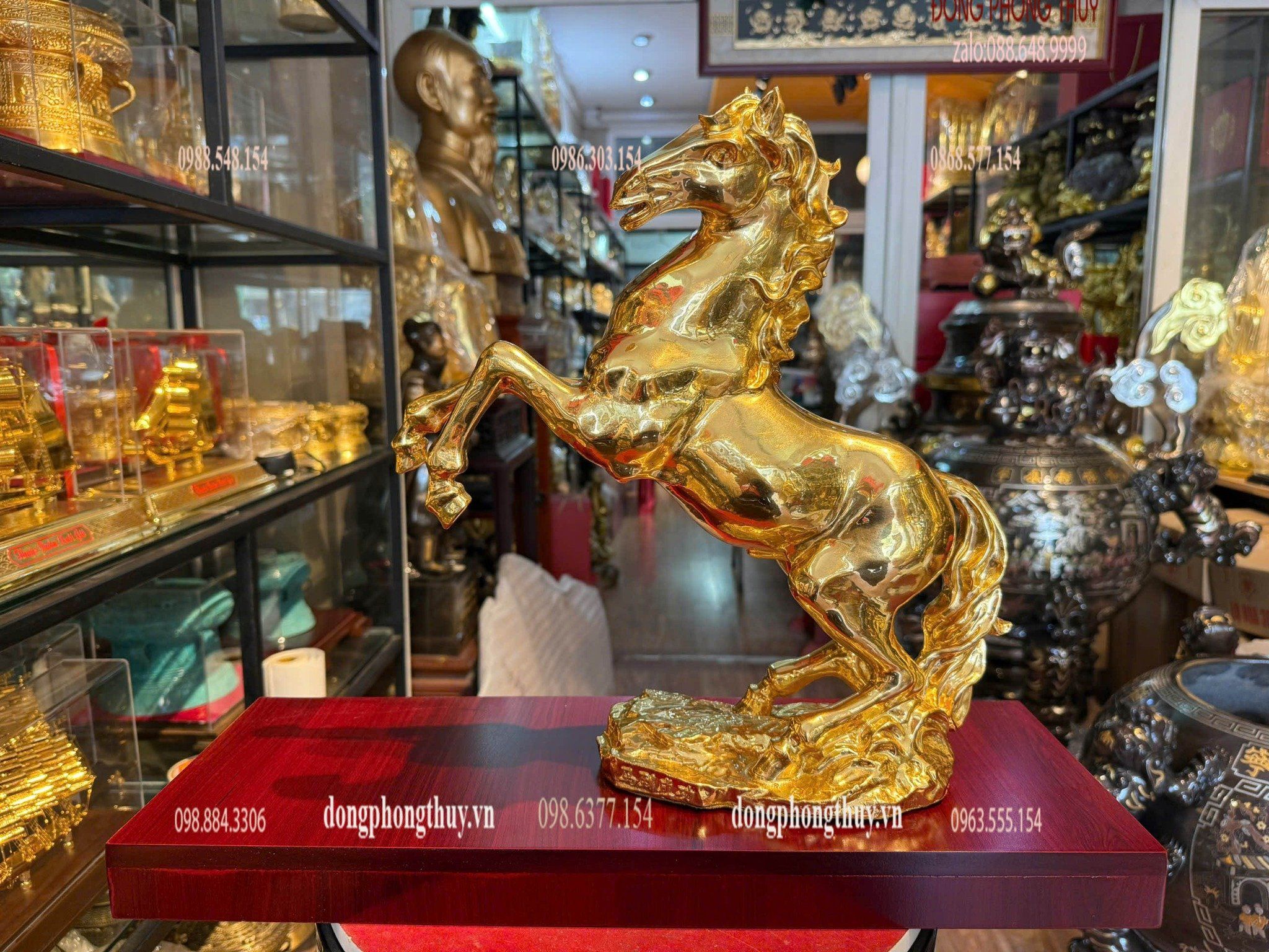 Tượng ngựa dát vàng 24k