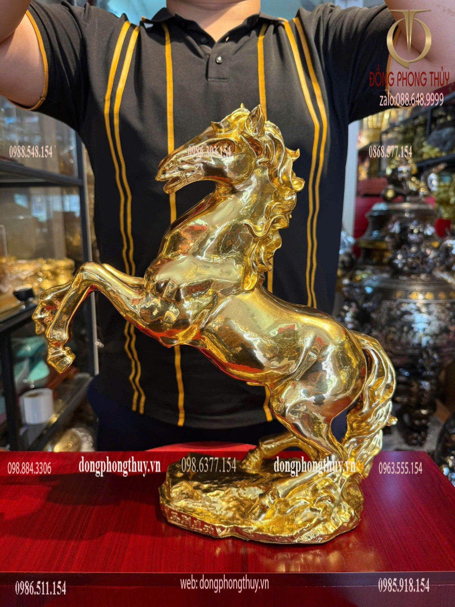 Tượng ngựa dát vàng 24k