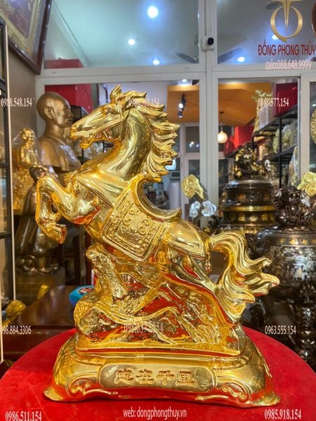 Tượng ngựa mạ vàng dát vàng 24K cao 30 ngang 24 sâu 15 nặng 5 kg