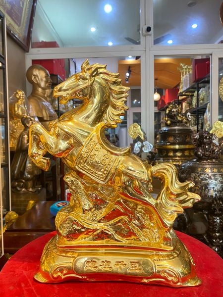 Tượng ngựa mạ vàng dát vàng 24K cao 30 ngang 24 sâu 15 nặng 5 kg