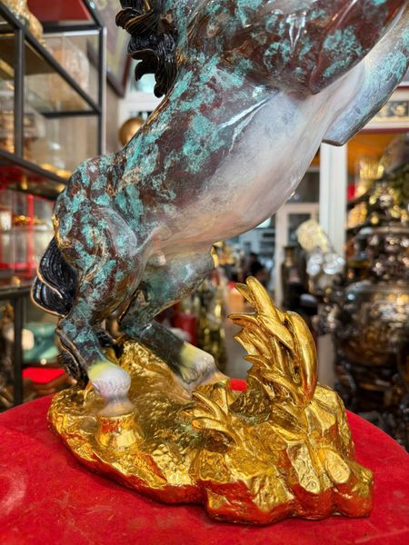 Tượng ngựa hý cao 43cm nặng 7kg màu khoáng nhiệt độ cao.