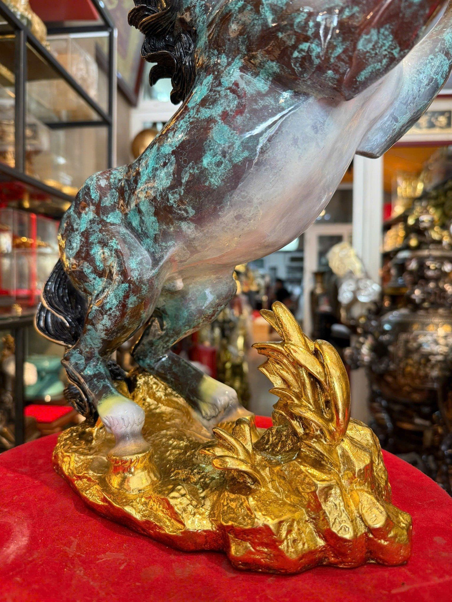 Tượng ngựa hý cao 43cm nặng 7kg màu khoáng nhiệt độ cao.