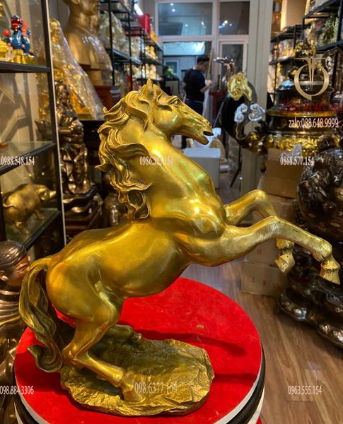 Tượng ngựa hý bằng đồng