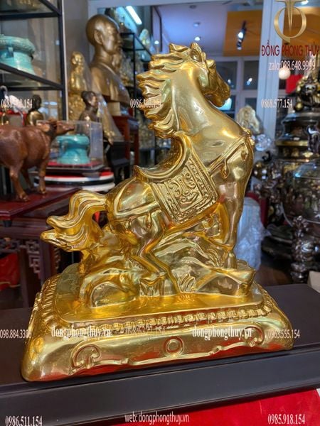 Tượng ngựa mạ vàng bằng đồng dát vàng 24k
