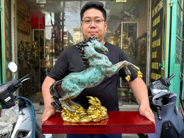 Tượng ngựa bằng đồng xanh khoáng Cao 43 ngang 49 rộng 15 nặng 7,3kg
