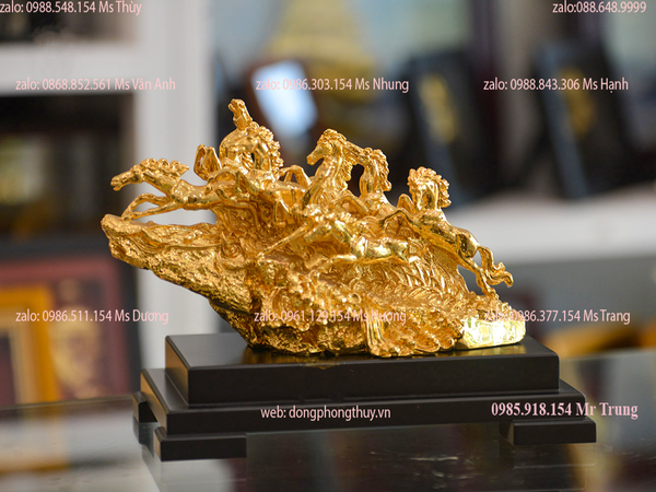 Tượng ngựa mạ vàng bát mã truy phong bằng đồng dát vàng 24k