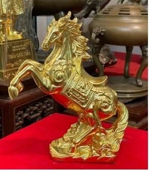 Tượng ngựa mạ vàng 22 ngang 19 sâu 8 nặng 1,4kg bằng đồng dát vàng 24k
