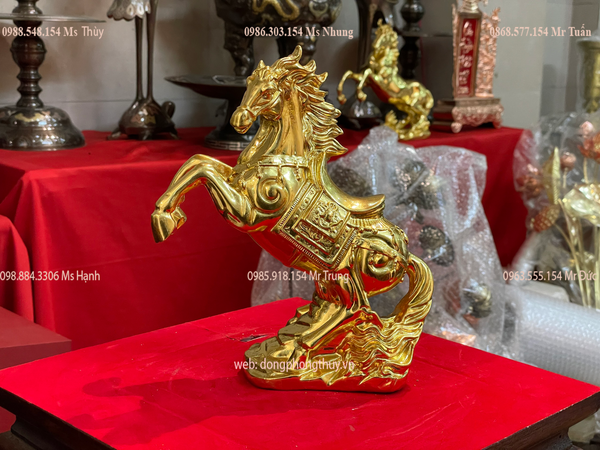 Tượng ngựa mạ vàng 22 ngang 19 sâu 8 nặng 1,4kg bằng đồng dát vàng 24k