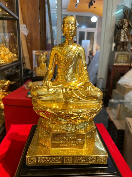 Tượng phật hoàng Trần Nhân Tông bằng đồng dát vàng 24k