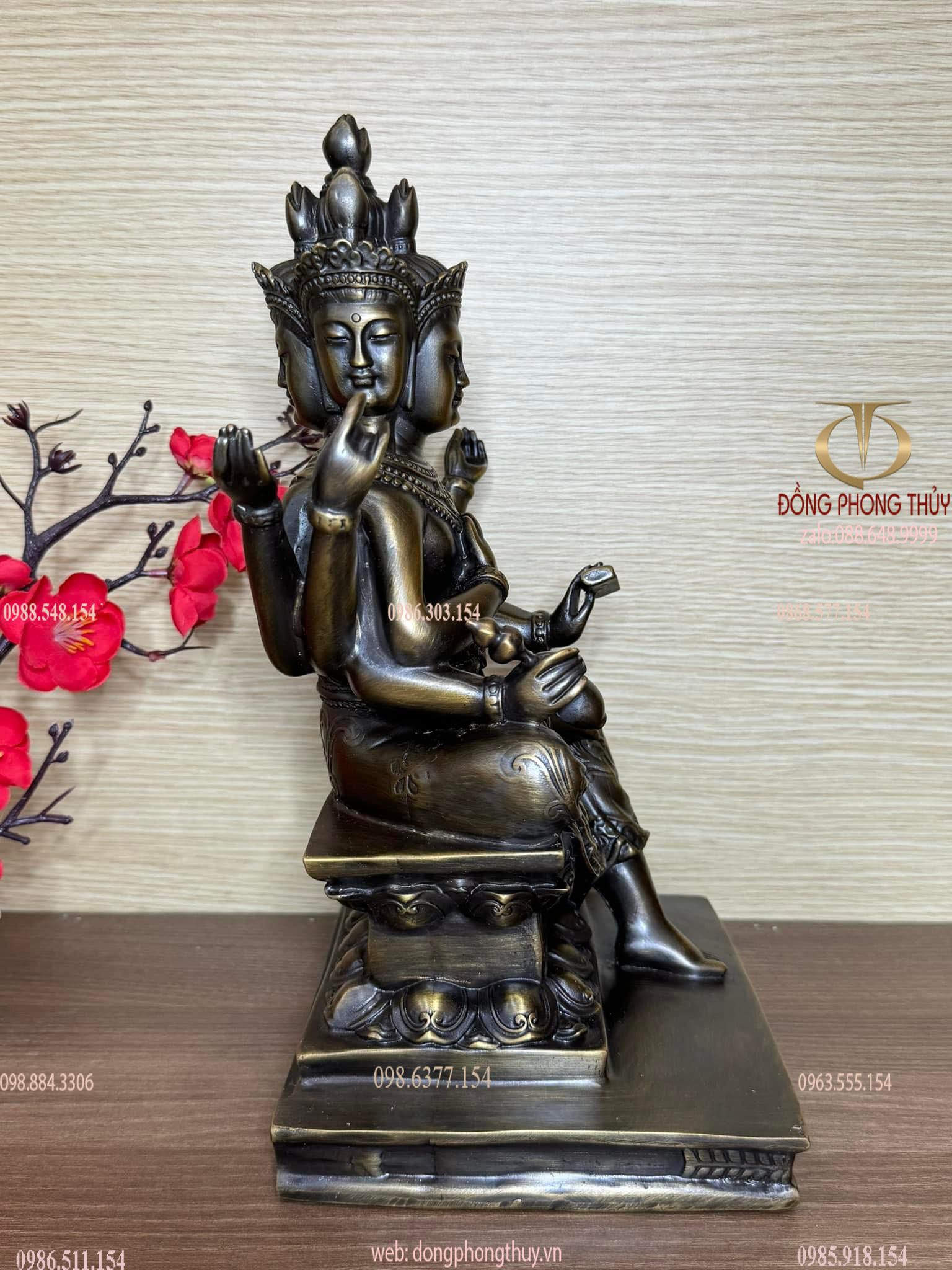 Tượng tứ diện bằng đồng màu hun nâu