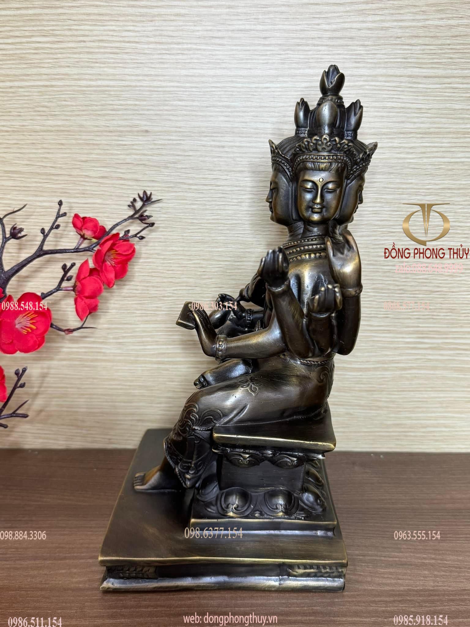 Tượng tứ diện bằng đồng màu hun nâu