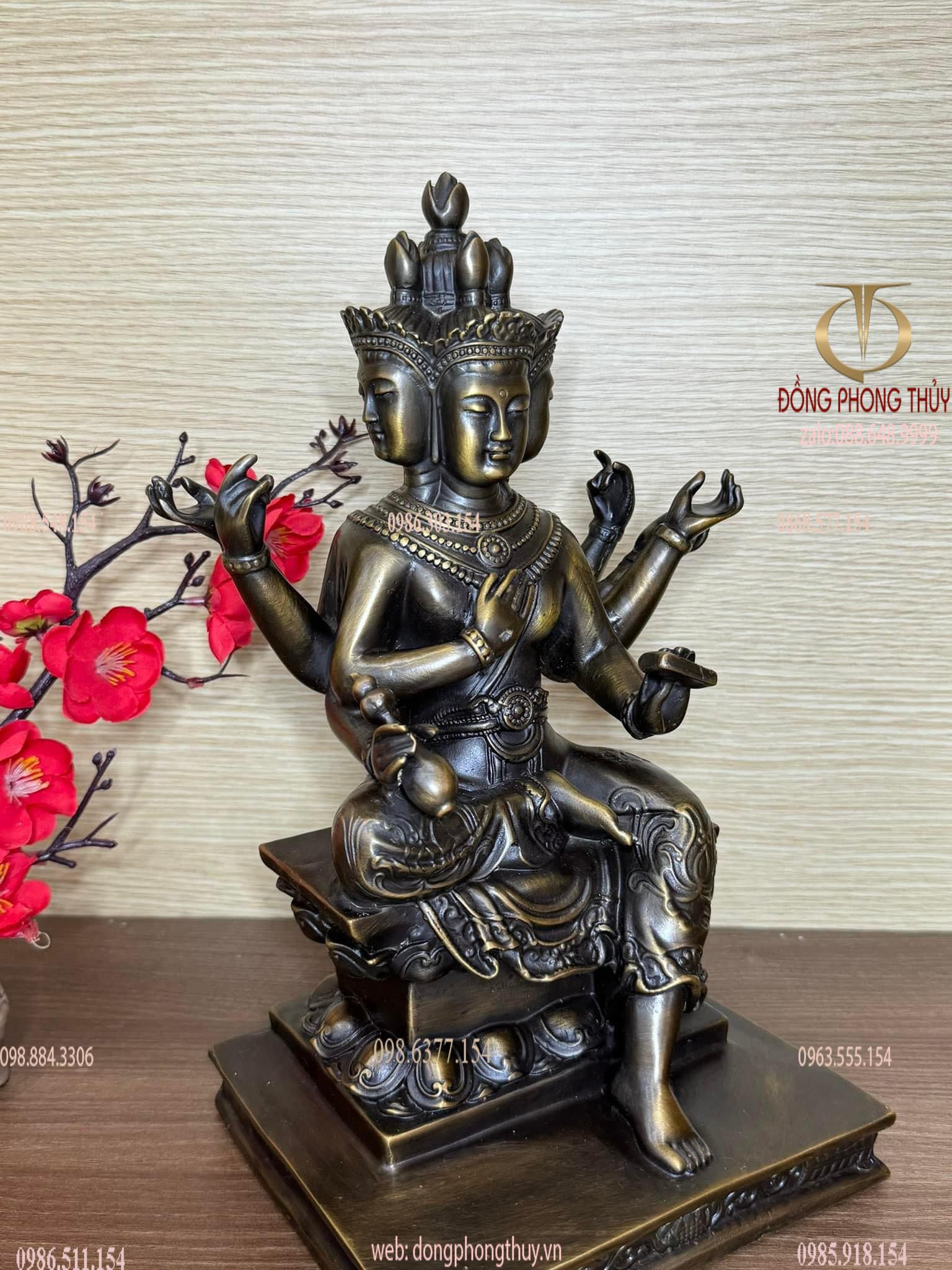 Tượng tứ diện bằng đồng màu hun nâu