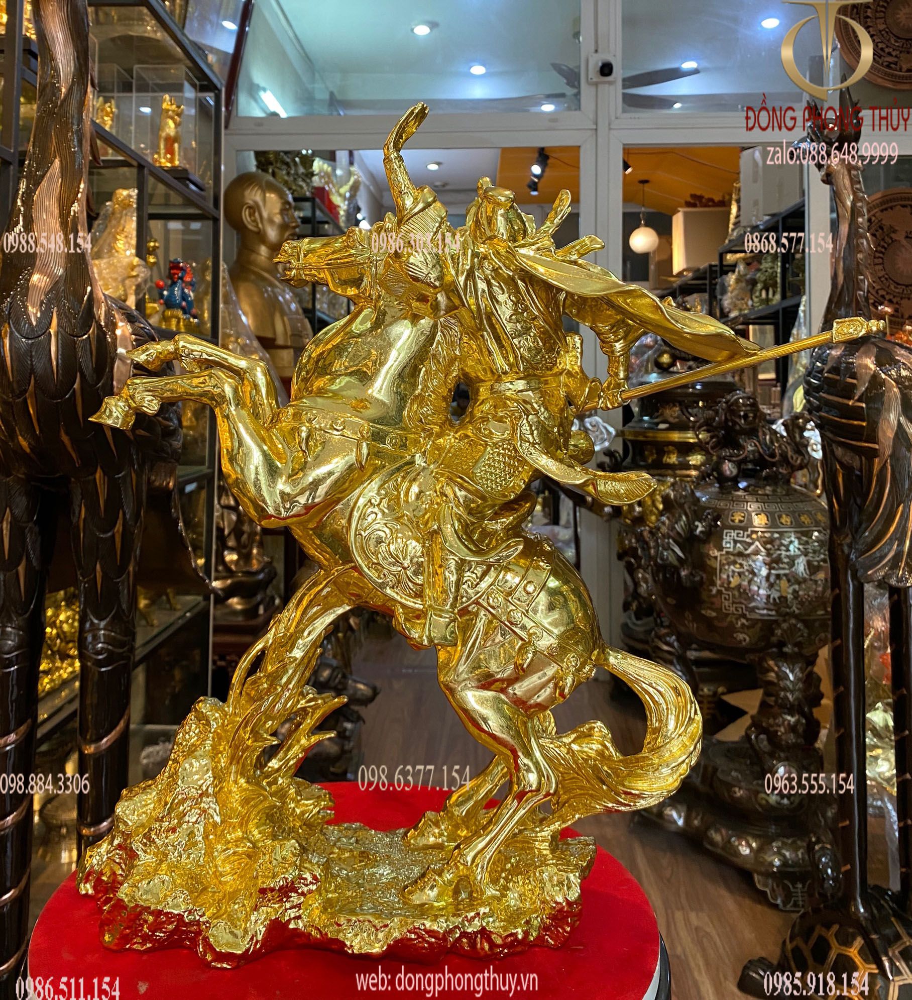 Tượng quan công cưỡi ngựa dát vàng